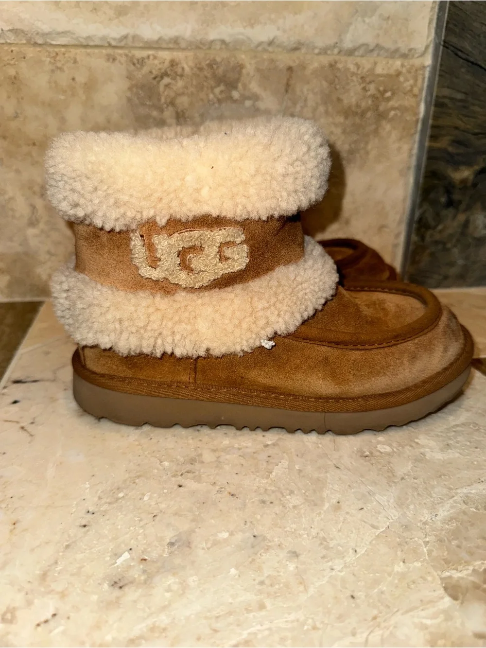 UGG Kids Size 2 Chestnut Shearling Logo Cozy Winter Boots